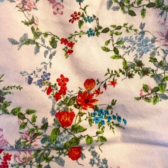 NWOT- Floral shorts. 🌸 great for summer. - Picture 3 of 8